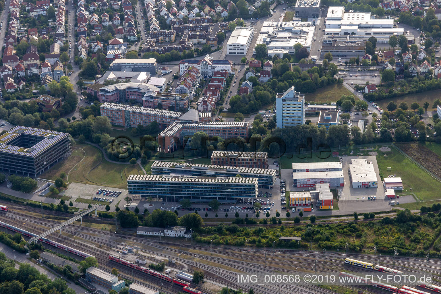 Vue aérienne de Bureau de district, conseil régional à le quartier Feuerhägle in Tübingen dans le département Bade-Wurtemberg, Allemagne