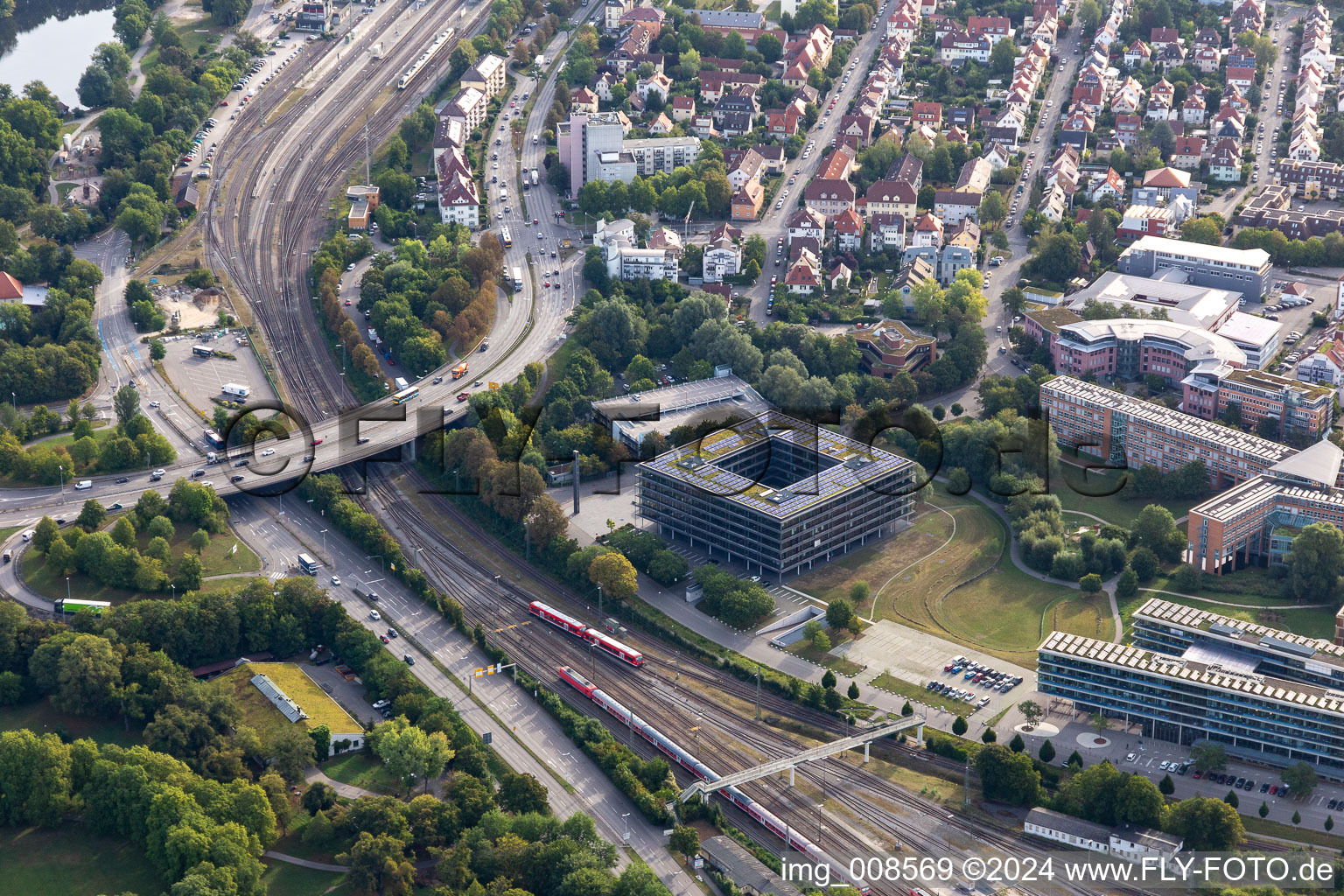 Vue aérienne de Bâtiment administratif bancaire de la société de services financiers Kreissparkasse Tübingen - Direction à Tübingen dans le département Bade-Wurtemberg, Allemagne