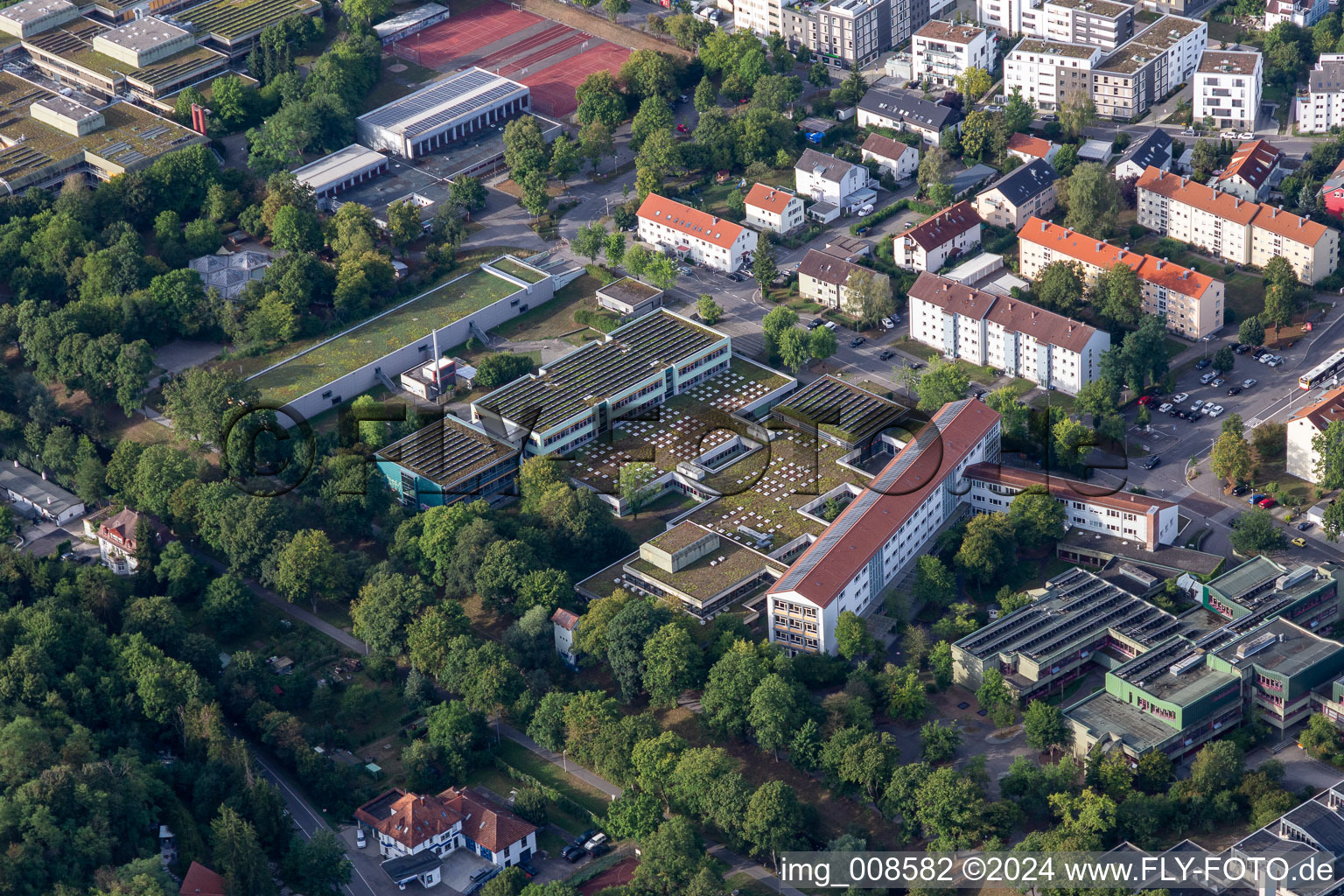 Vue aérienne de Ecole Mathilde Weber et Ecole Professionnelle Commerciale à le quartier Derendingen in Tübingen dans le département Bade-Wurtemberg, Allemagne