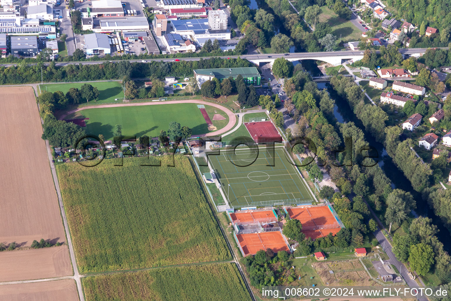 Vue aérienne de TSV Lustnau à le quartier Lustnau in Tübingen dans le département Bade-Wurtemberg, Allemagne