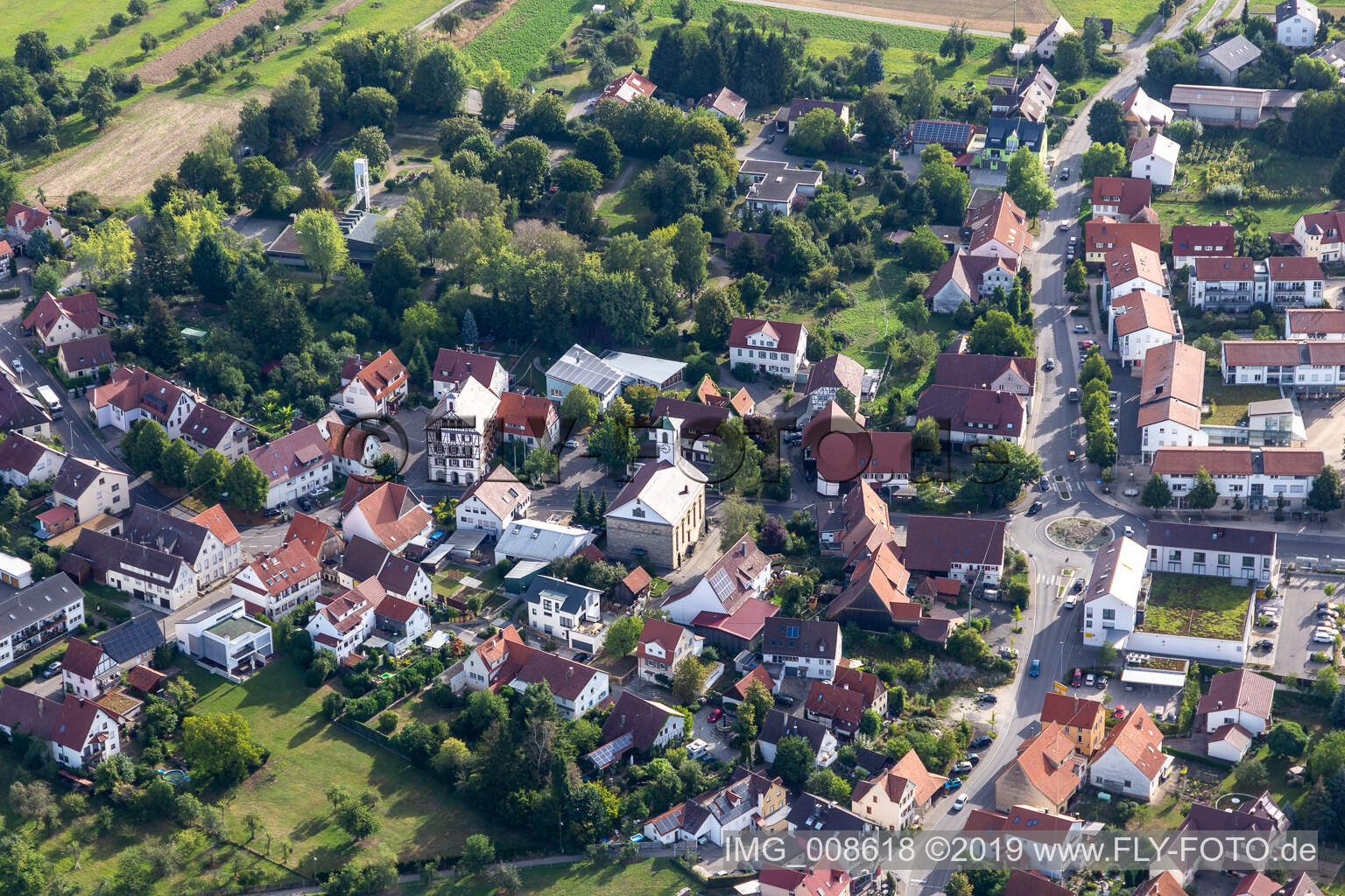 Vue aérienne de Église Martin-Luther à Rommelsbach dans le département Bade-Wurtemberg, Allemagne