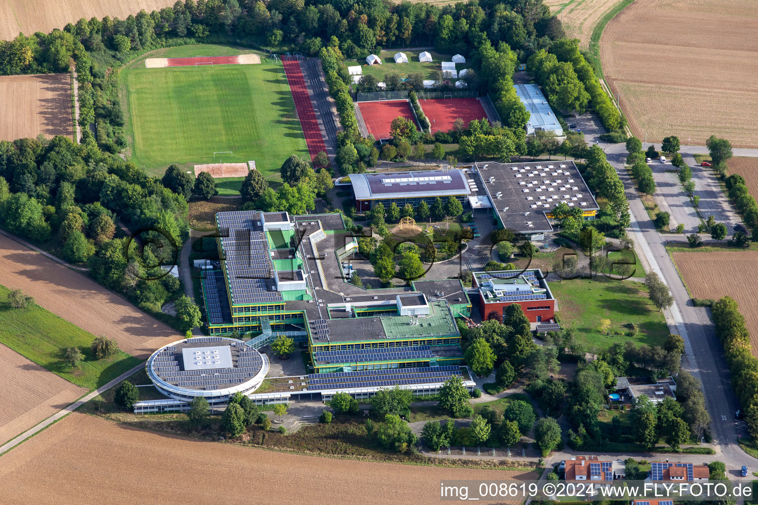 Vue aérienne de Gymnase HAP Grieshaber à BZN et Wittumhalle à le quartier Rommelsbach in Reutlingen dans le département Bade-Wurtemberg, Allemagne