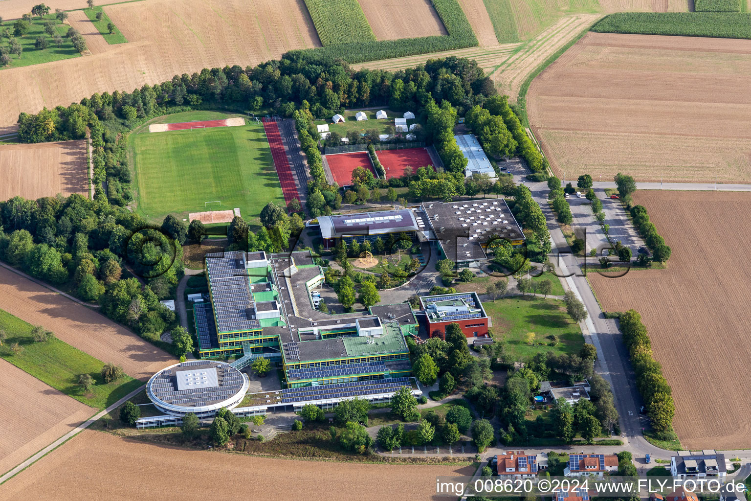 Vue aérienne de Gymnase HAP Grieshaber à BZN et Wittumhalle à le quartier Rommelsbach in Reutlingen dans le département Bade-Wurtemberg, Allemagne