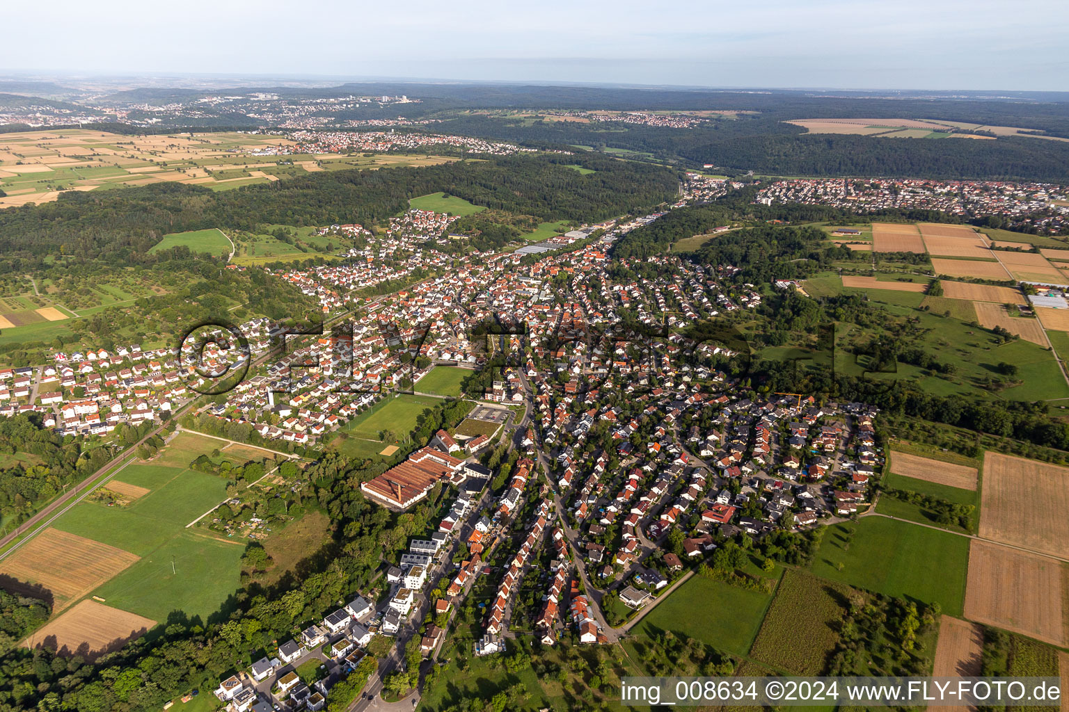 Vue aérienne de Vue des rues et des maisons des quartiers résidentiels à Wannweil dans le département Bade-Wurtemberg, Allemagne