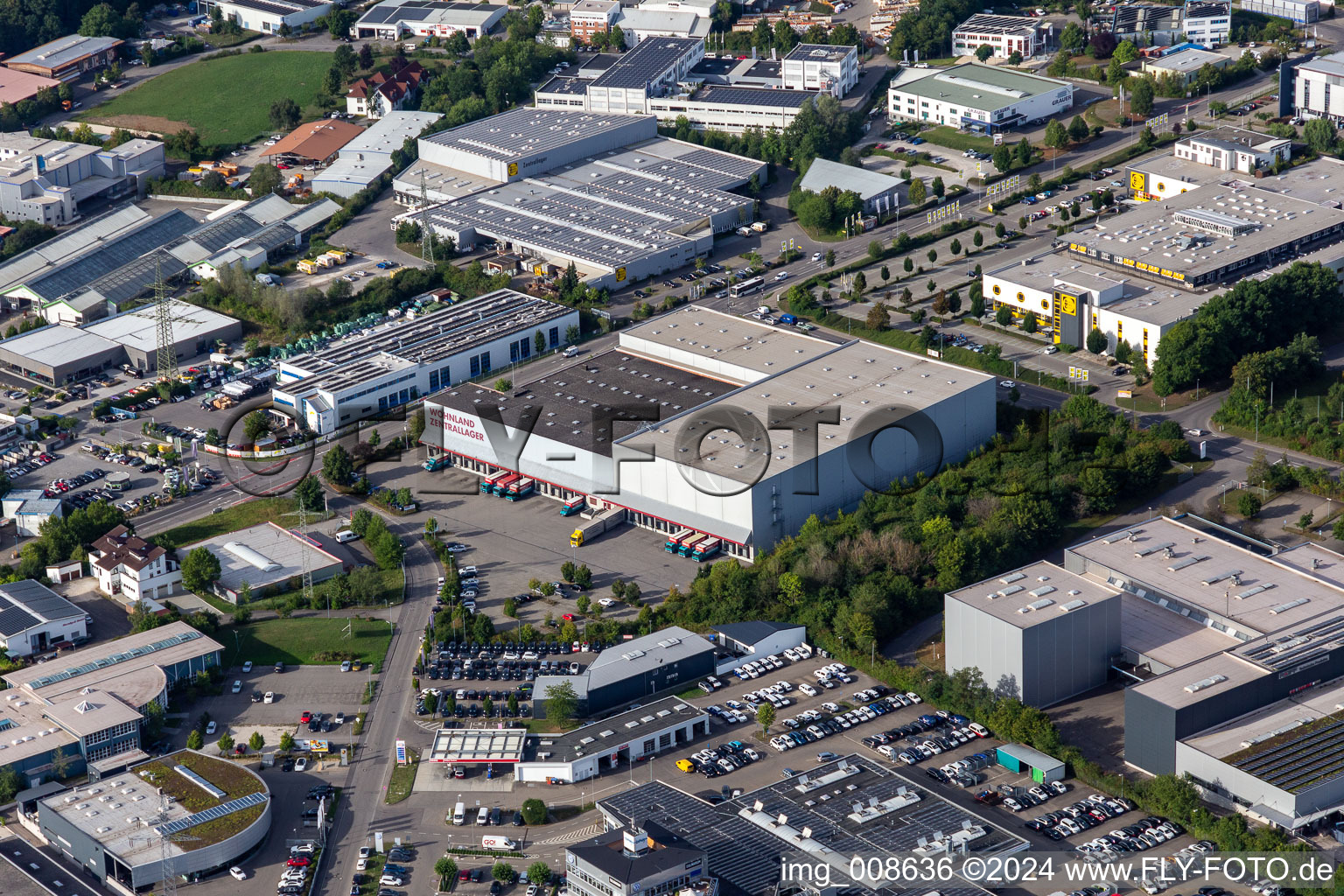 Vue aérienne de Complexe immobilier et centre logistique de l'entrepôt central de Wohnland à le quartier Jettenburg in Kusterdingen dans le département Bade-Wurtemberg, Allemagne