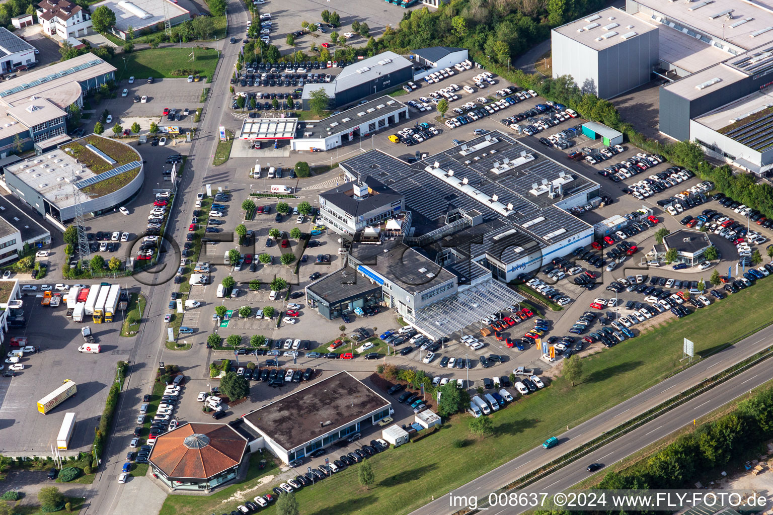 Vue aérienne de Concessionnaire automobile Brunold à le quartier Betzingen in Reutlingen dans le département Bade-Wurtemberg, Allemagne