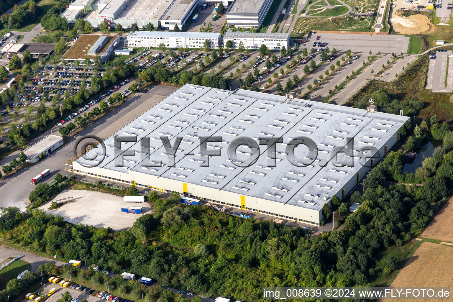 Vue aérienne de Centre logistique Daimler à le quartier Jettenburg in Kusterdingen dans le département Bade-Wurtemberg, Allemagne