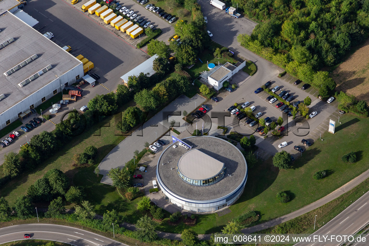 Vue aérienne de Bâtiment de l'académie rond IHK Academy Reutlingen à le quartier Jettenburg in Kusterdingen dans le département Bade-Wurtemberg, Allemagne