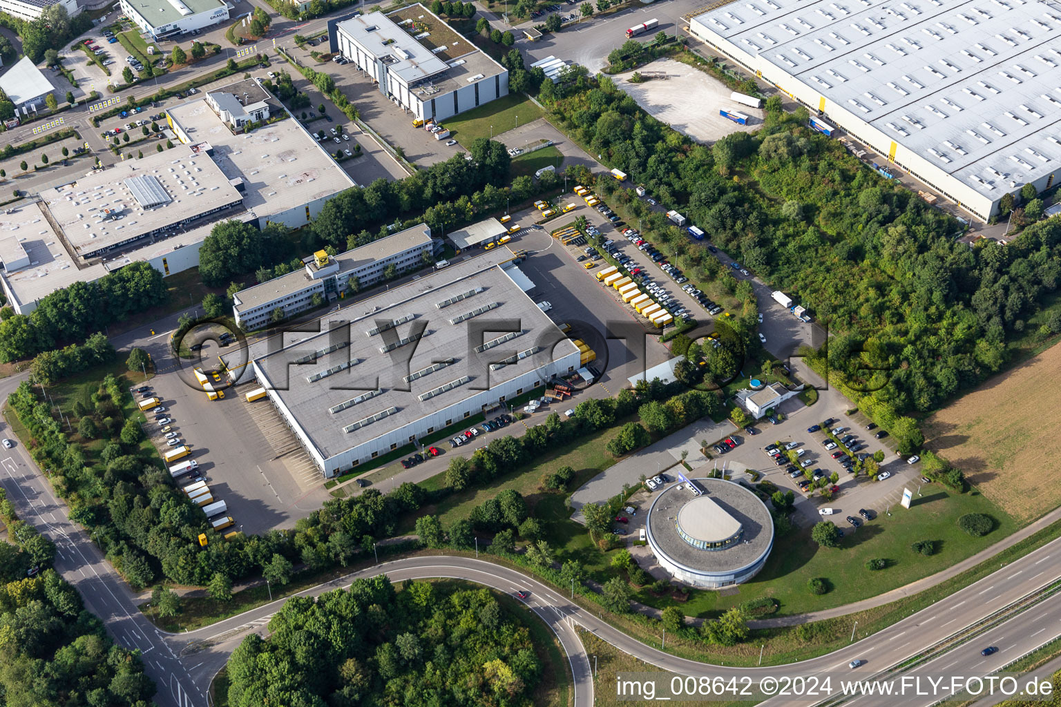 Vue aérienne de Complexe de bâtiments du centre de courrier de la Deutsche Post à le quartier Jettenburg in Kusterdingen dans le département Bade-Wurtemberg, Allemagne