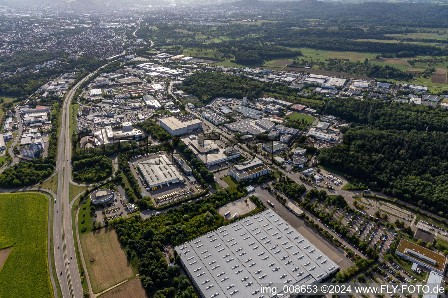 Vue aérienne de Magasin de meubles - marché du meuble Braun Möbel-Center GmbH & Co. KG à le quartier Jettenburg in Kusterdingen dans le département Bade-Wurtemberg, Allemagne