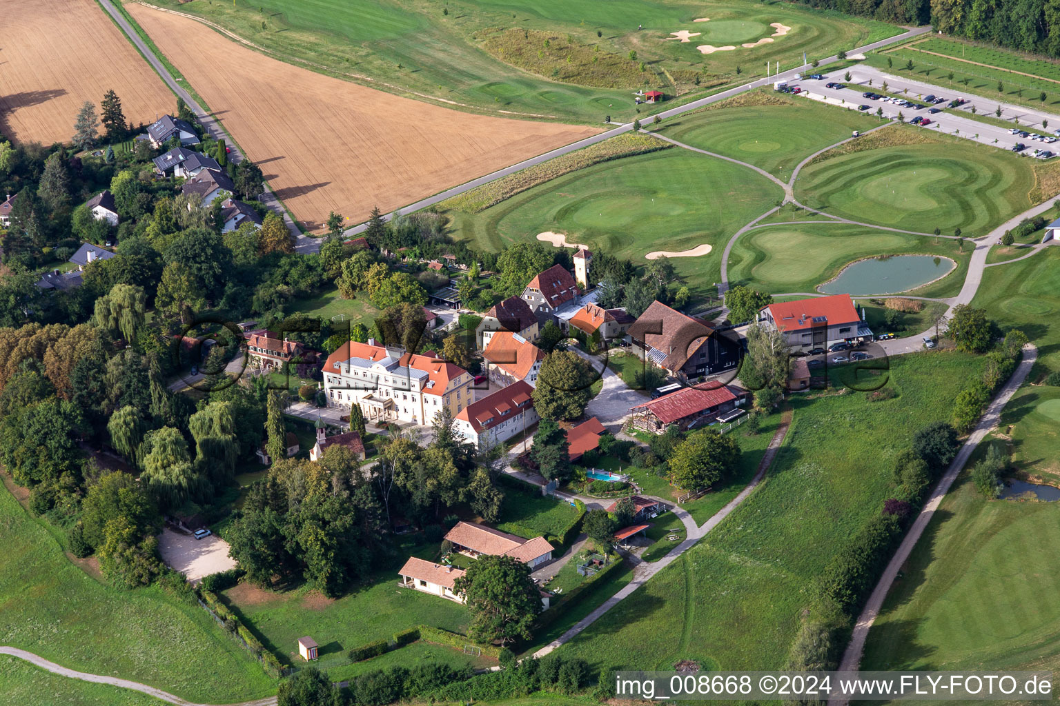 Vue aérienne de Superficie du terrain de golf Golfclub Schloss Kressbach à Kressbach dans le département Bade-Wurtemberg, Allemagne