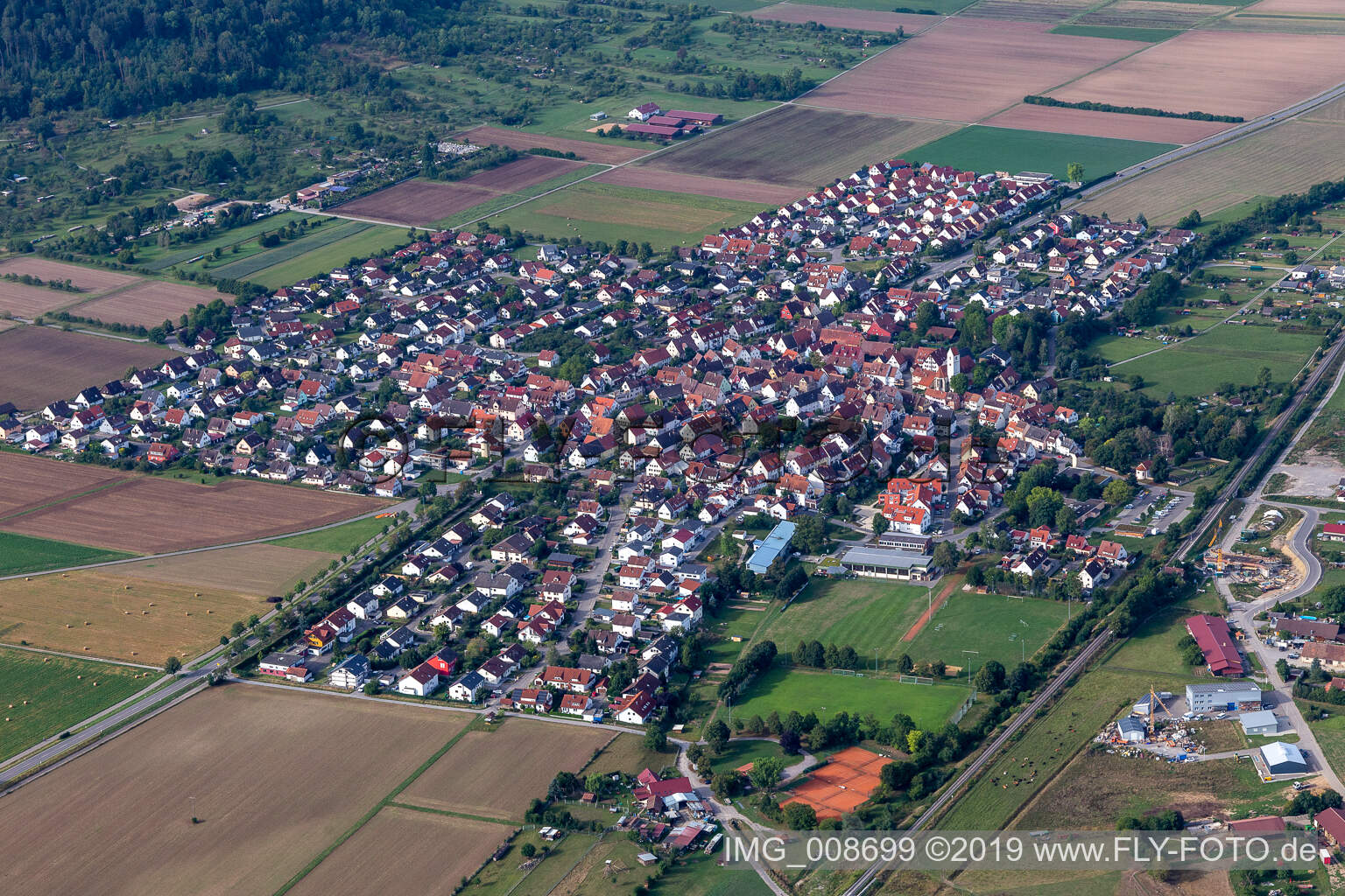 Vue aérienne de Kiebingen dans le département Bade-Wurtemberg, Allemagne