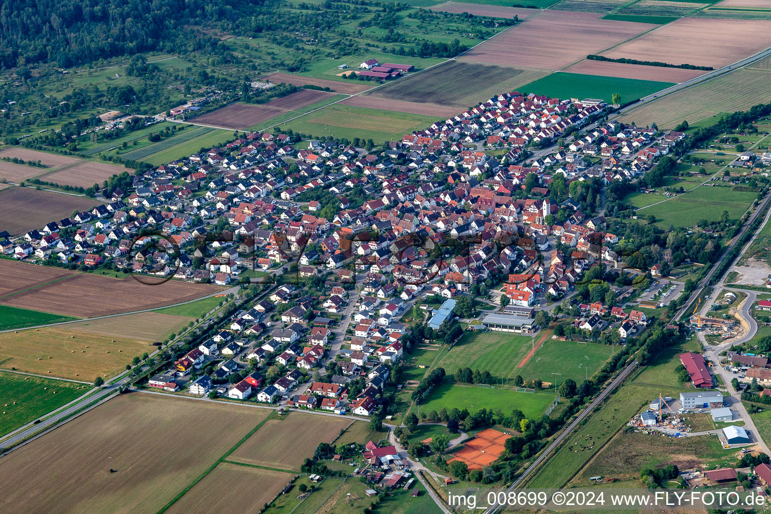 Vue aérienne de Kiebingen dans le département Bade-Wurtemberg, Allemagne