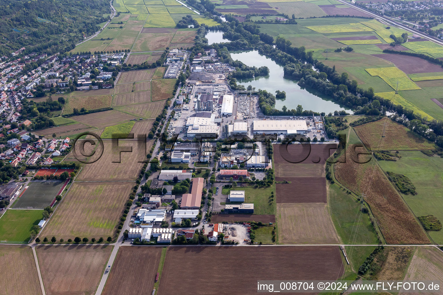 Vue aérienne de Zone industrielle Rittweg avec Kemmler en béton à le quartier Hirschau in Tübingen dans le département Bade-Wurtemberg, Allemagne