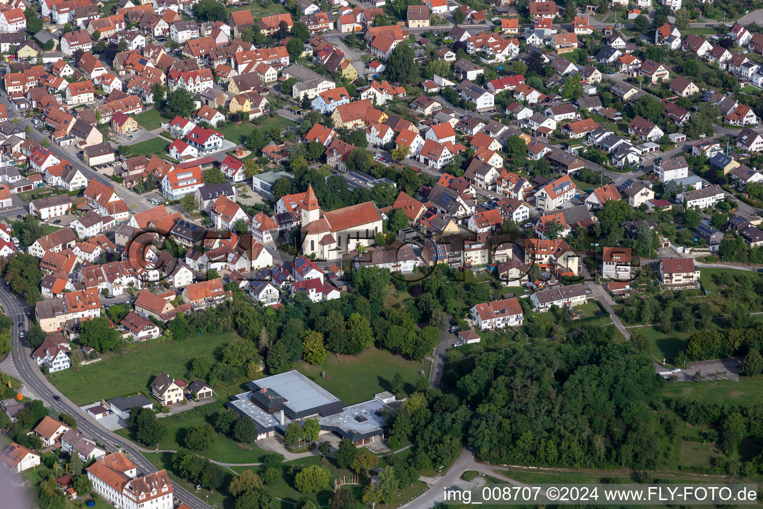 Vue aérienne de Vue des rues et des maisons des quartiers résidentiels à Wurmlingen dans le département Bade-Wurtemberg, Allemagne