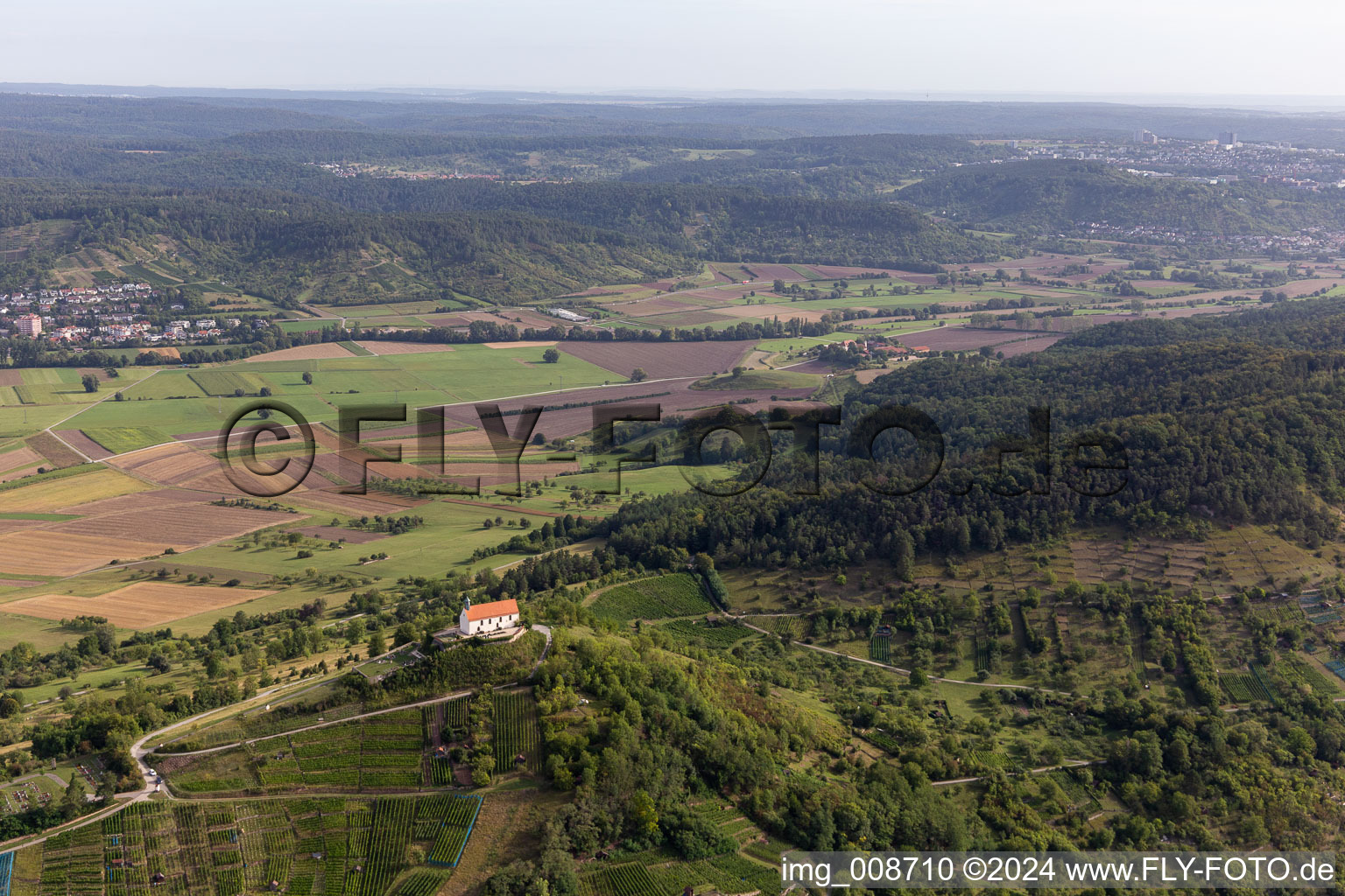 Vue aérienne de Chapelle Wurmlinger Saint-Remiius à Wurmlingen dans le département Bade-Wurtemberg, Allemagne