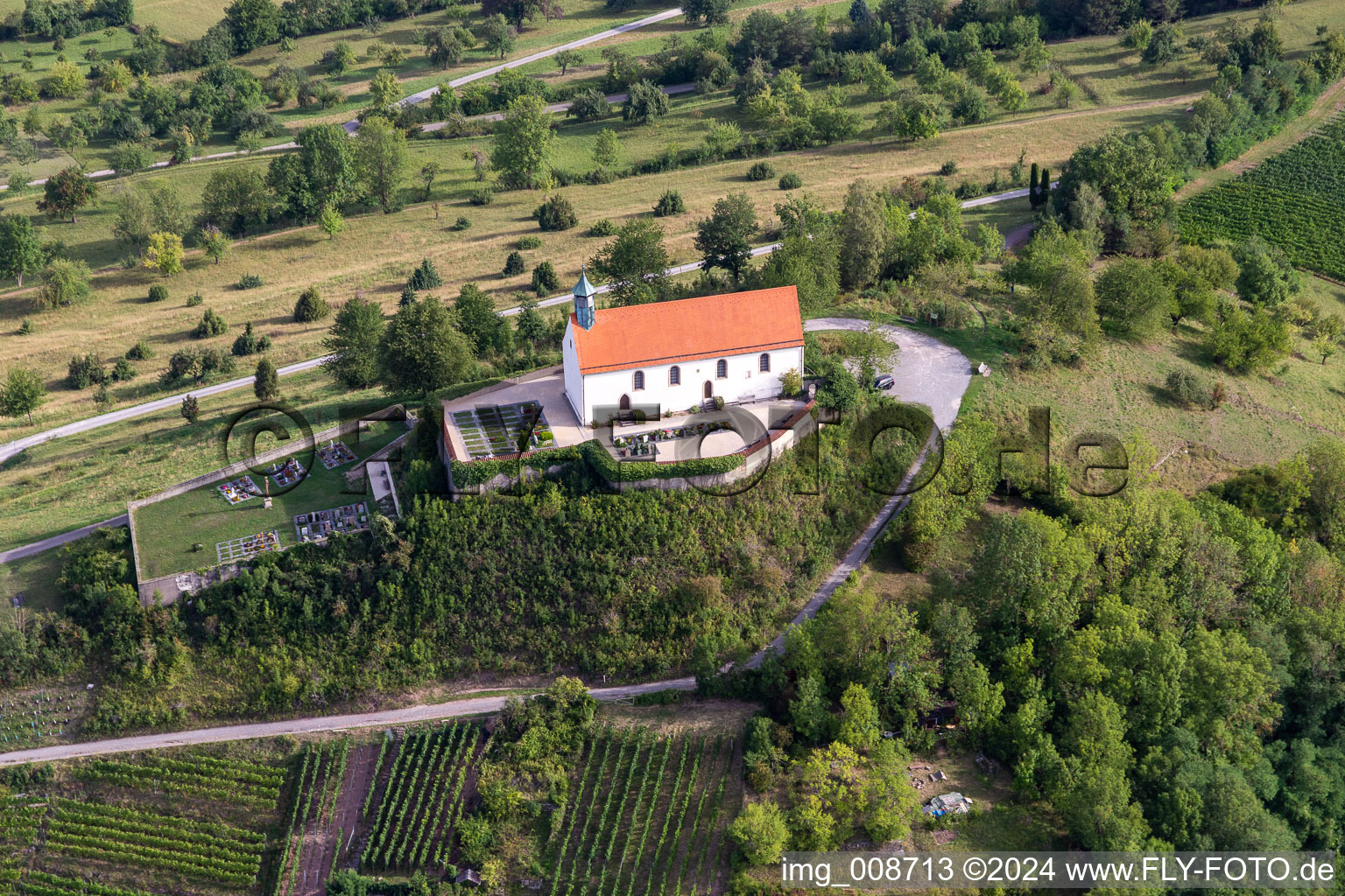 Vue oblique de Chapelle Wurmlinger Saint-Remiius à le quartier Wurmlingen in Rottenburg am Neckar dans le département Bade-Wurtemberg, Allemagne