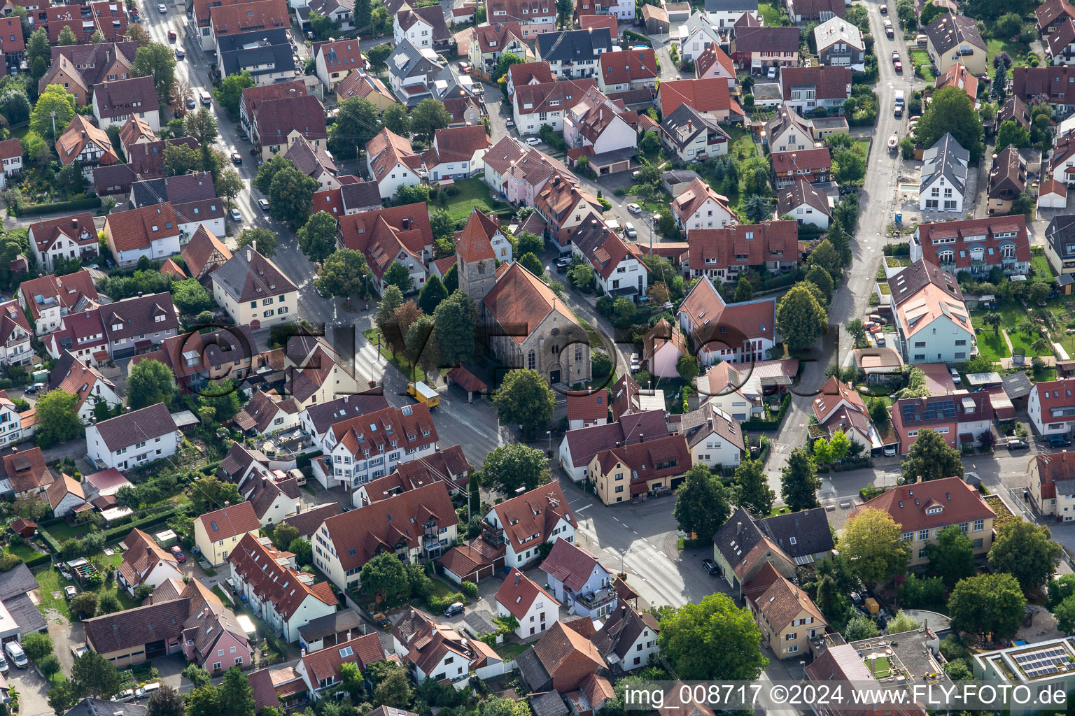 Vue aérienne de Bâtiment de l'église "St. Ägidius" à Hirschau à le quartier Hirschau in Tübingen dans le département Bade-Wurtemberg, Allemagne