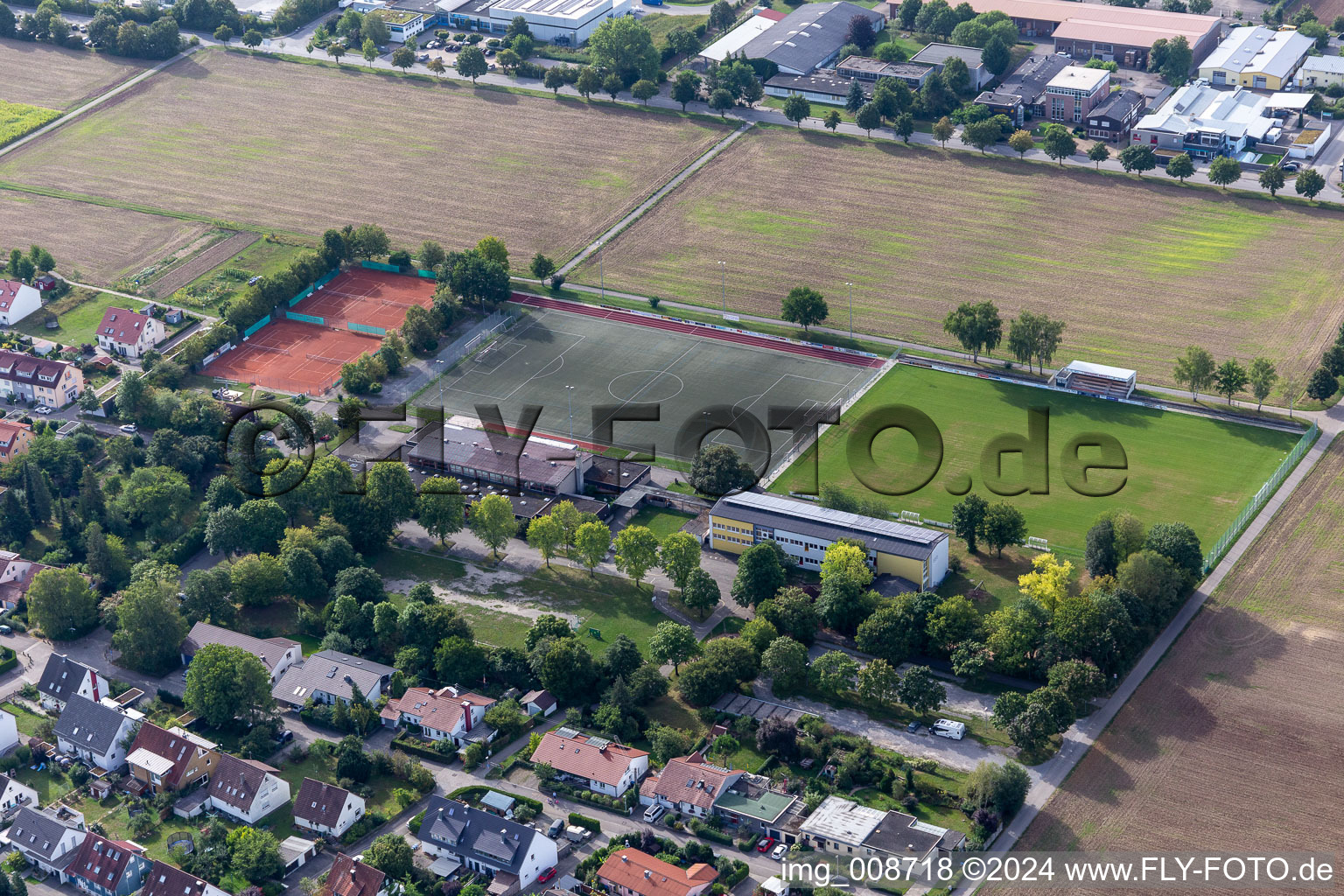 Vue aérienne de TSVV Hirschau eV à le quartier Hirschau in Tübingen dans le département Bade-Wurtemberg, Allemagne