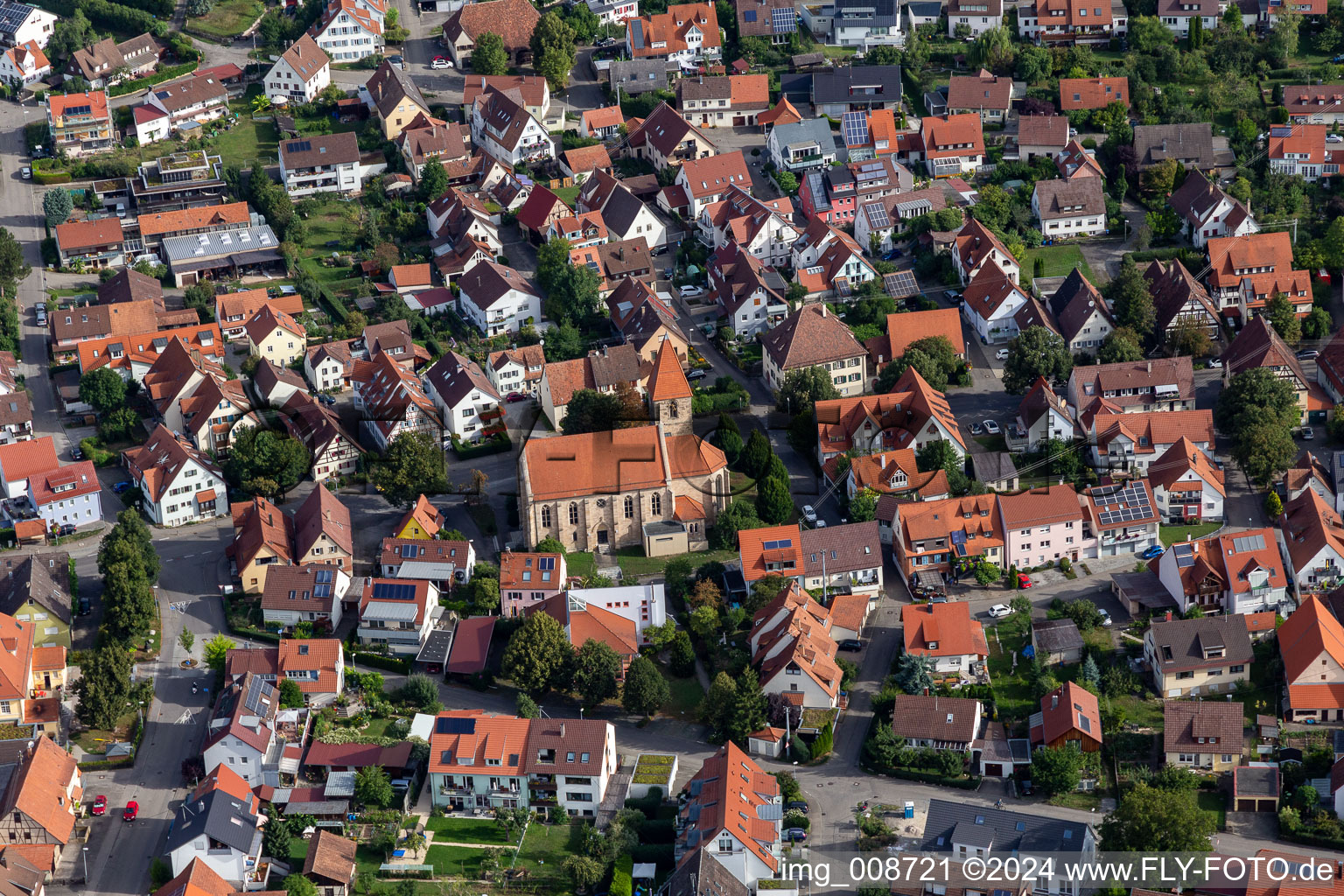 Vue aérienne de Bâtiment de l'église "St. Ägidius" à Hirschau à le quartier Hirschau in Tübingen dans le département Bade-Wurtemberg, Allemagne