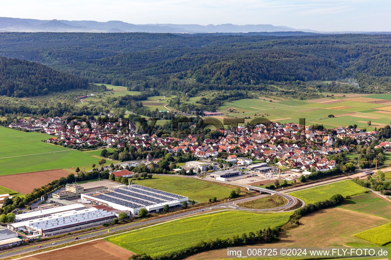 Vue aérienne de Vue des rues et des maisons des quartiers résidentiels à le quartier Bühl in Tübingen dans le département Bade-Wurtemberg, Allemagne