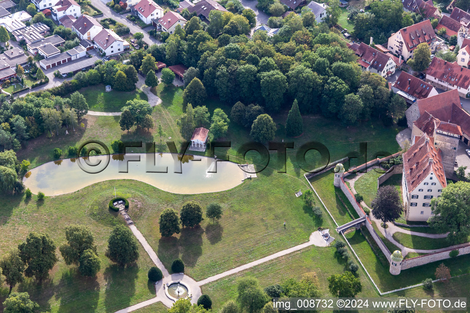 Vue aérienne de Parc du château du château et de l'orangerie du Kilchberg à Tübingen dans le département Bade-Wurtemberg, Allemagne