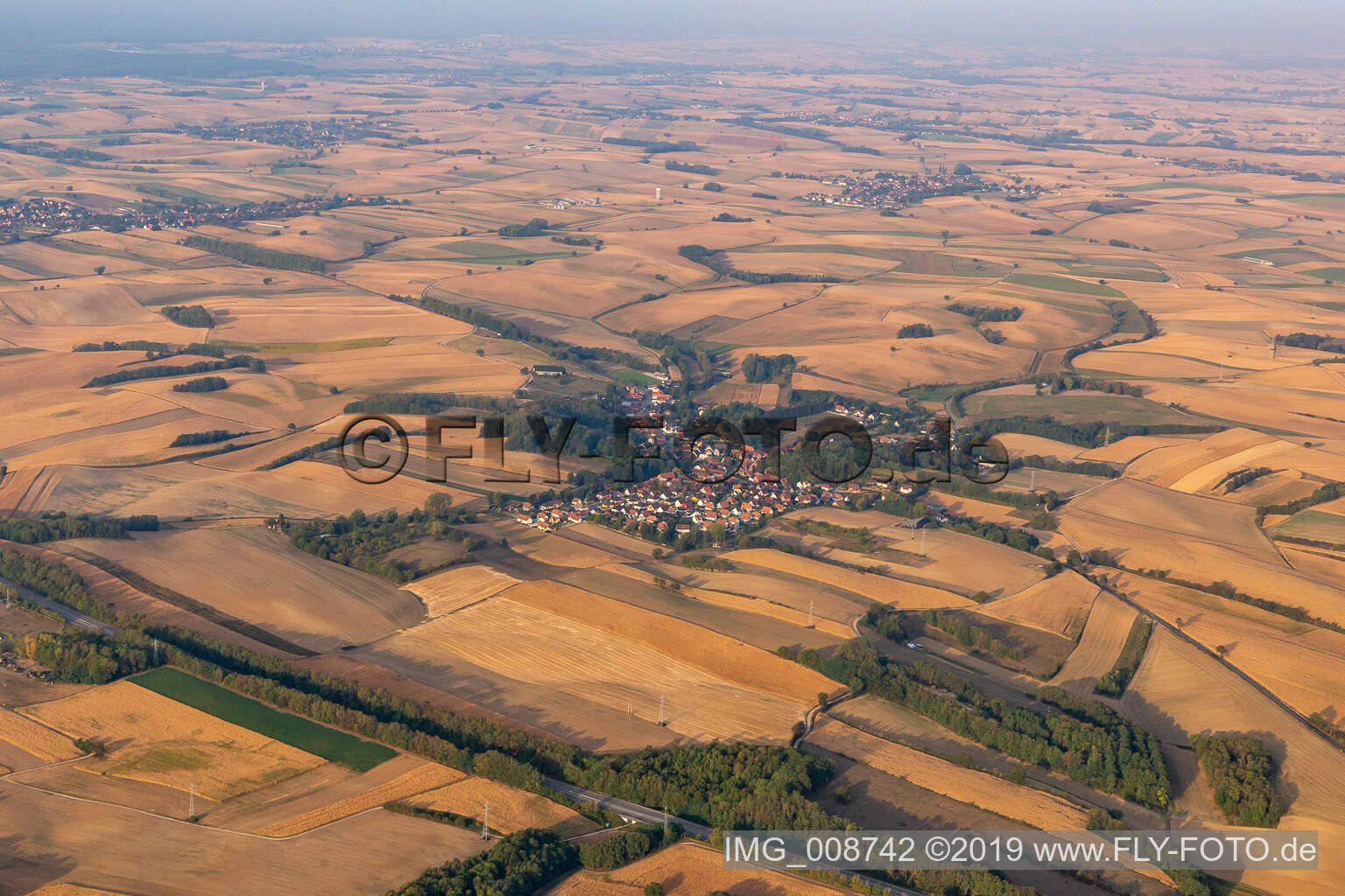 Vue aérienne de Neewiller-près-Lauterbourg dans le département Bas Rhin, France