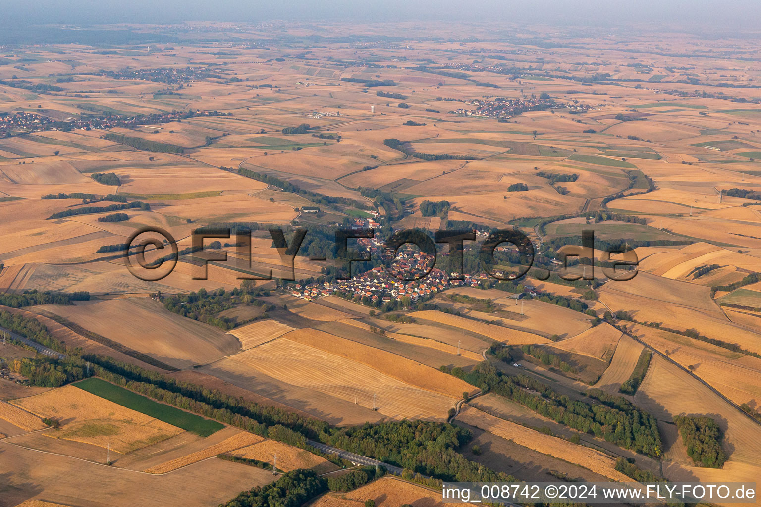 Vue aérienne de Neewiller-près-Lauterbourg dans le département Bas Rhin, France