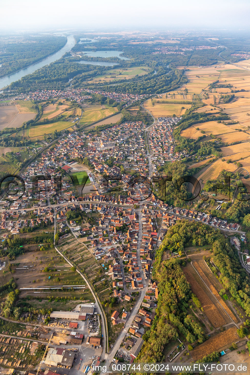 Vue aérienne de Zones riveraines du Rhin à Mothern dans le département Bas Rhin, France