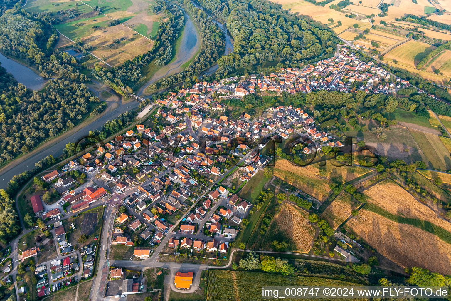 Vue aérienne de Munchhausen dans le département Bas Rhin, France