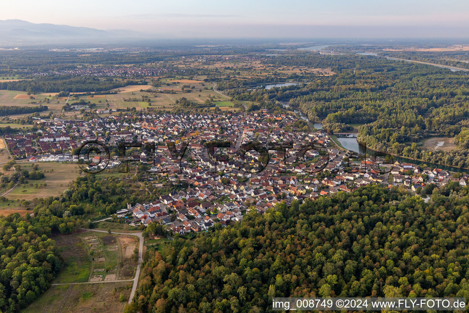 Vue aérienne de Du nord à le quartier Plittersdorf in Rastatt dans le département Bade-Wurtemberg, Allemagne