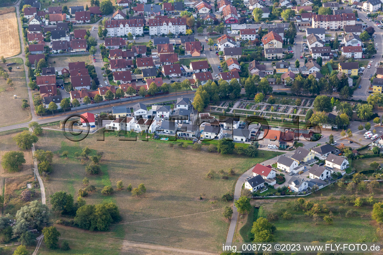 Vue aérienne de Nouvelle zone de développement Hofwaldweg à le quartier Plittersdorf in Rastatt dans le département Bade-Wurtemberg, Allemagne