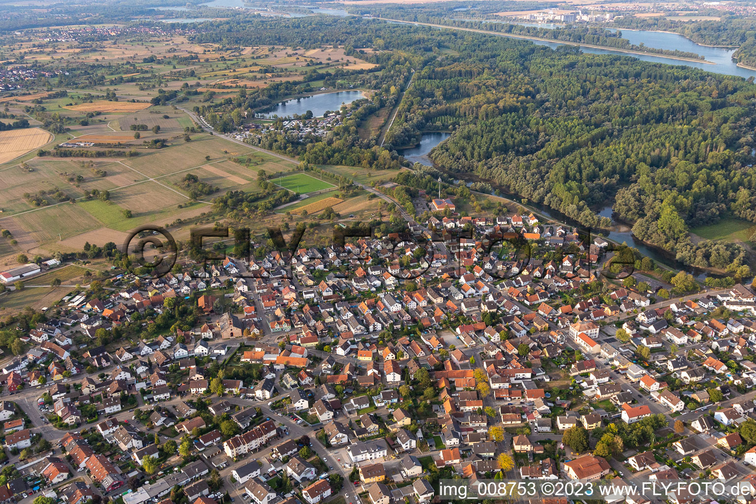 Vue aérienne de Quartier Plittersdorf in Rastatt dans le département Bade-Wurtemberg, Allemagne