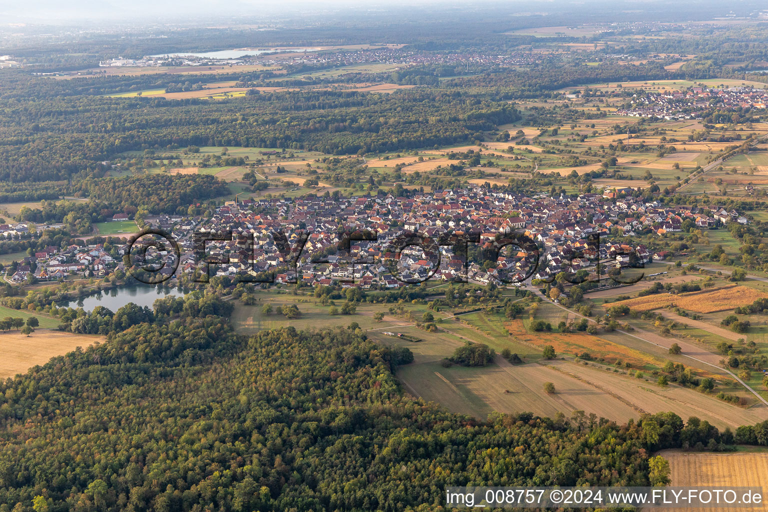 Vue aérienne de Du nord à le quartier Ottersdorf in Rastatt dans le département Bade-Wurtemberg, Allemagne