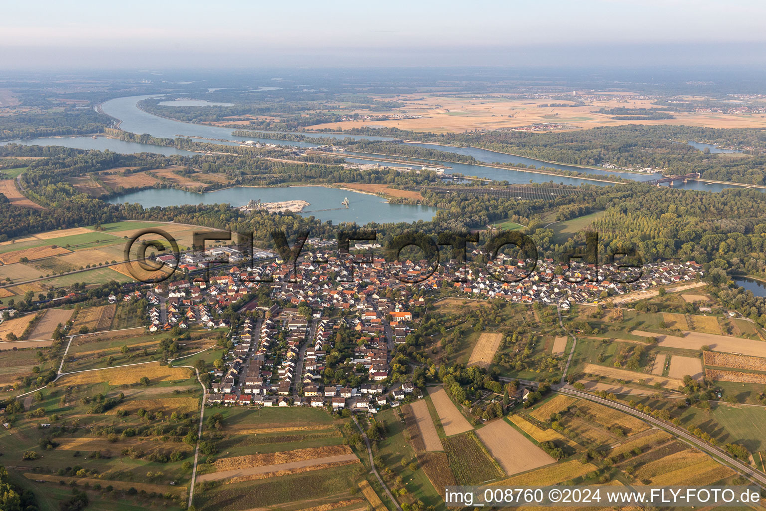 Vue aérienne de Superficies des berges du Rhin en Wintersdorf à le quartier Wintersdorf in Rastatt dans le département Bade-Wurtemberg, Allemagne