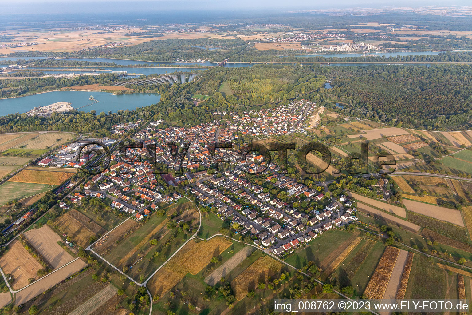 Vue aérienne de Superficies des berges du Rhin en Wintersdorf à le quartier Wintersdorf in Rastatt dans le département Bade-Wurtemberg, Allemagne