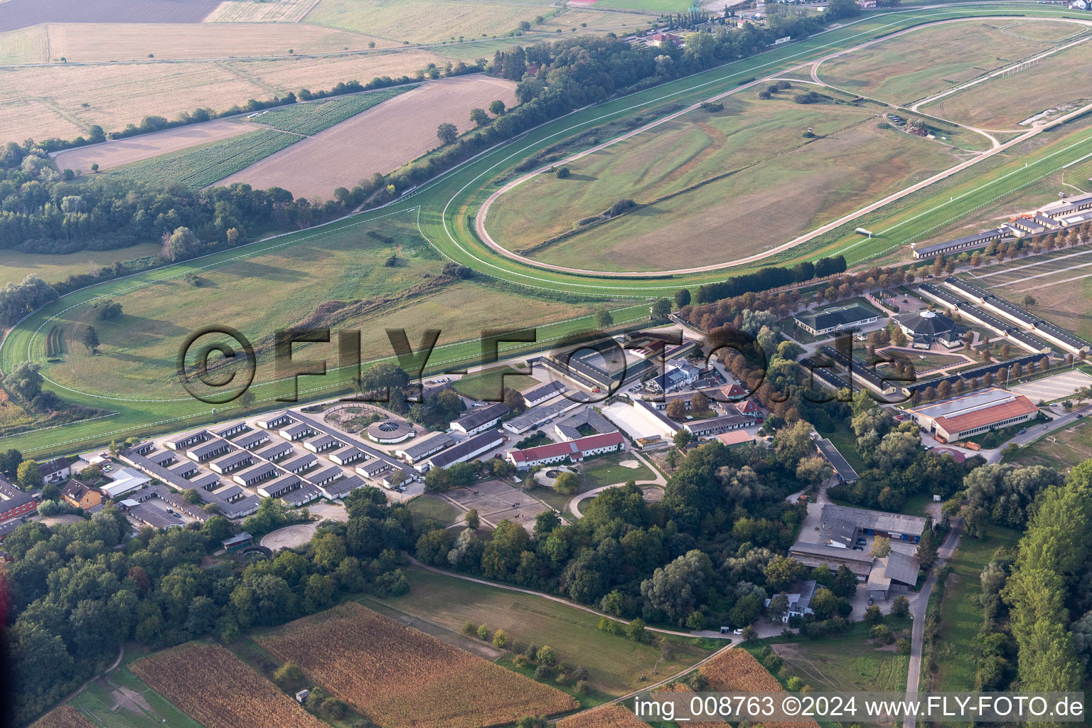 Vue aérienne de Club d'équitation et de course St. Georg Iffezheim eV à Iffezheim dans le département Bade-Wurtemberg, Allemagne