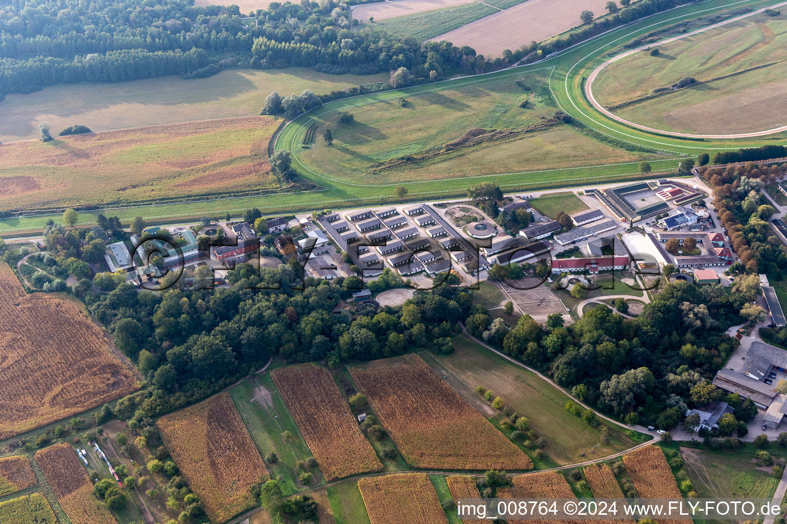 Vue aérienne de Piste de course Iffezheim à Iffezheim dans le département Bade-Wurtemberg, Allemagne