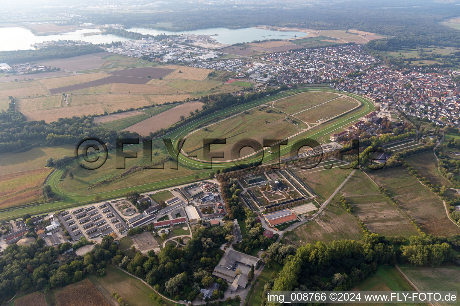 Vue aérienne de Piste de course Iffezheim à Iffezheim dans le département Bade-Wurtemberg, Allemagne