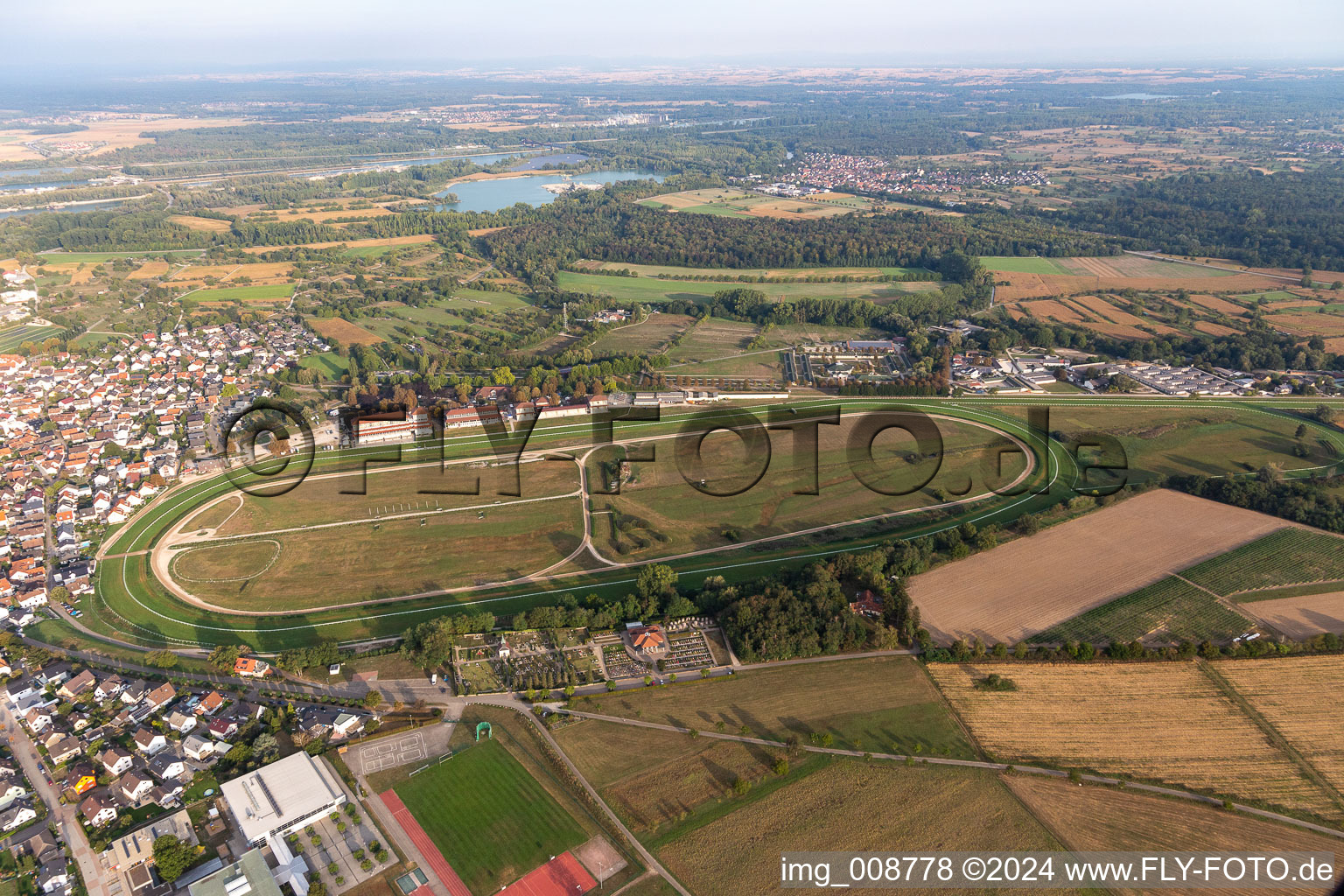 Vue oblique de Piste de course Iffezheim à Iffezheim dans le département Bade-Wurtemberg, Allemagne