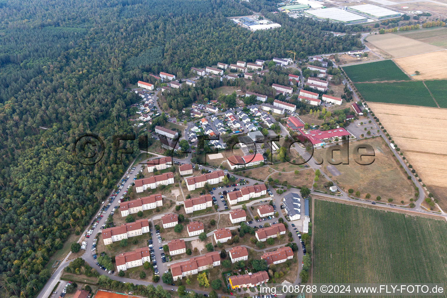 Vue aérienne de Anneau Grand Centre à Hügelsheim dans le département Bade-Wurtemberg, Allemagne