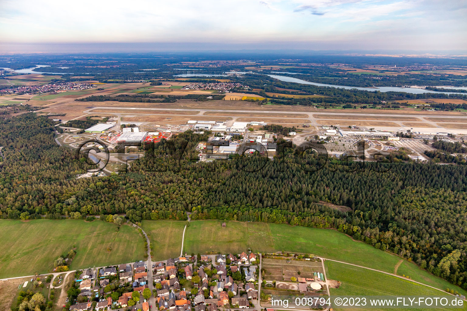 Photographie aérienne de Aéroparc de Baden à le quartier Söllingen in Rheinmünster dans le département Bade-Wurtemberg, Allemagne