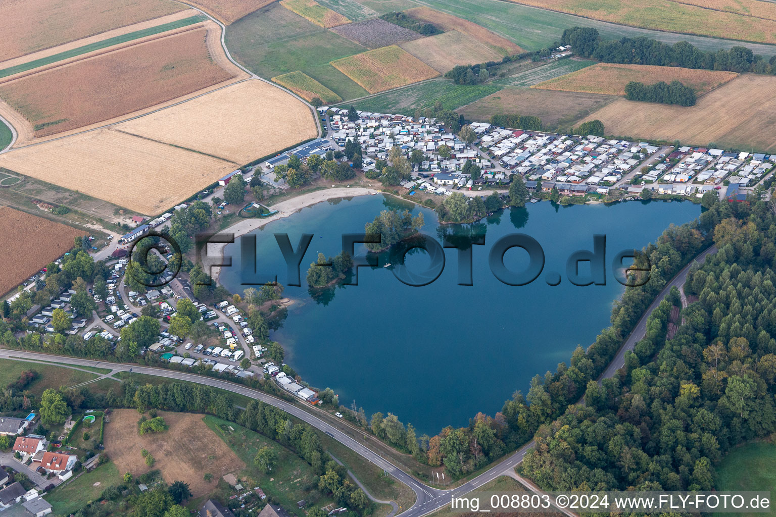 Vue aérienne de Caravanes et tentes - camping et camping Adam oHG à le quartier Oberbruch in Bühl dans le département Bade-Wurtemberg, Allemagne