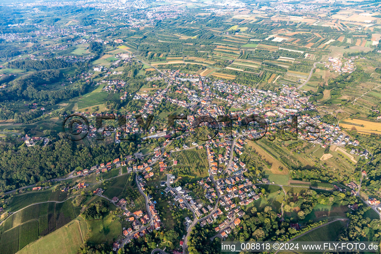 Vue aérienne de Vue des rues et des maisons des quartiers résidentiels à le quartier Aspich in Lauf dans le département Bade-Wurtemberg, Allemagne