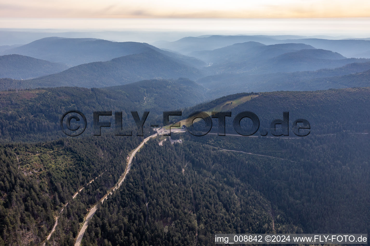 Vue aérienne de Piste de montagne avec piste de ski alpin et téléphérique Seibelseckle à Seebach à le quartier Ruhestein in Baiersbronn dans le département Bade-Wurtemberg, Allemagne