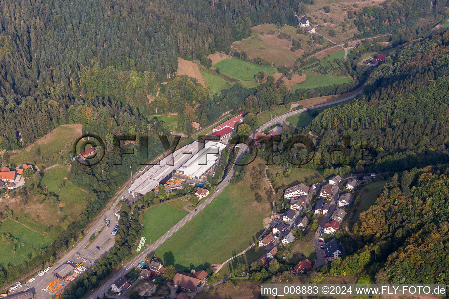 Vue aérienne de Mulag Fahrzeugwerk Heinz Wössner GmbH à Oppenau dans le département Bade-Wurtemberg, Allemagne