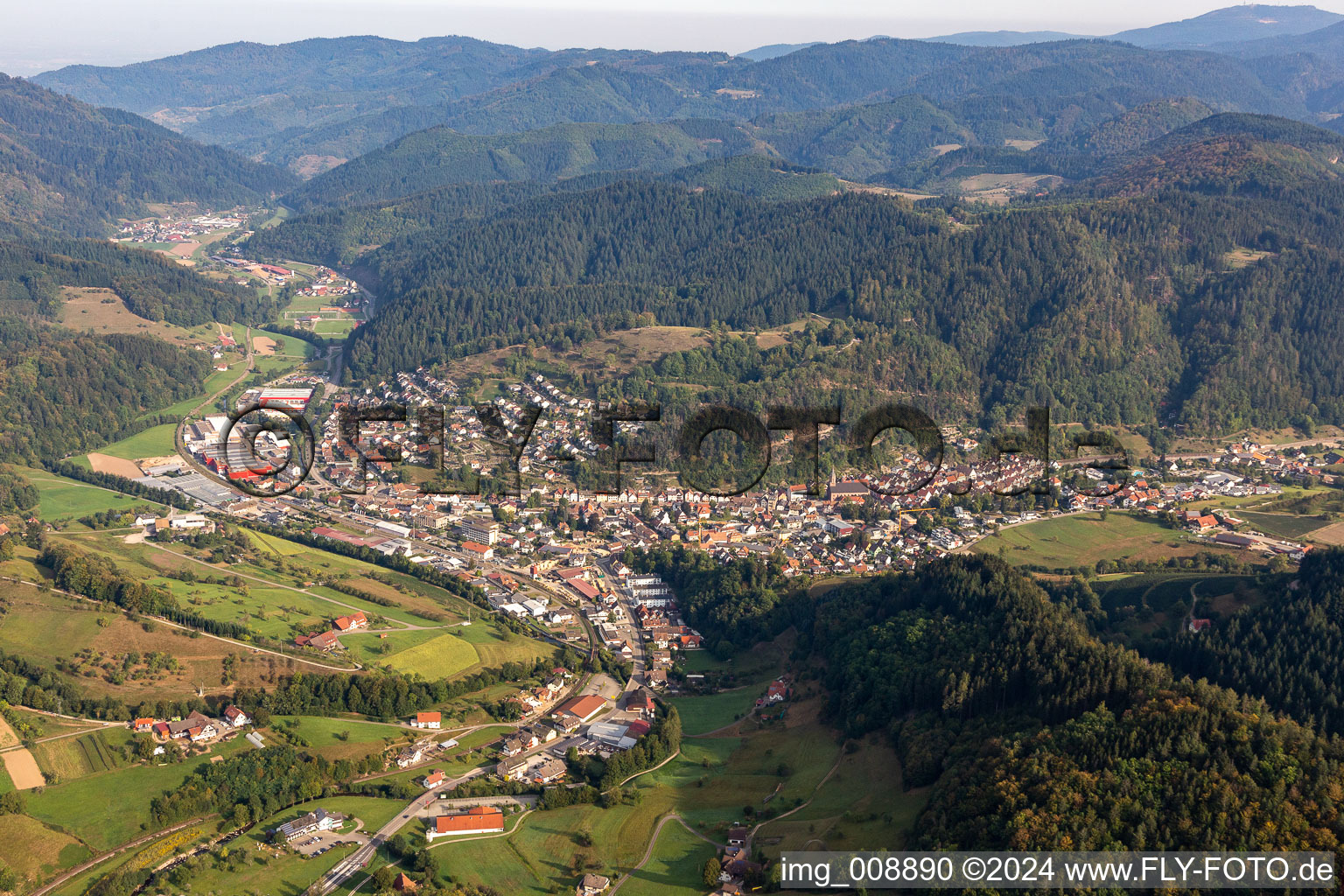 Vue aérienne de Oppenau dans le département Bade-Wurtemberg, Allemagne