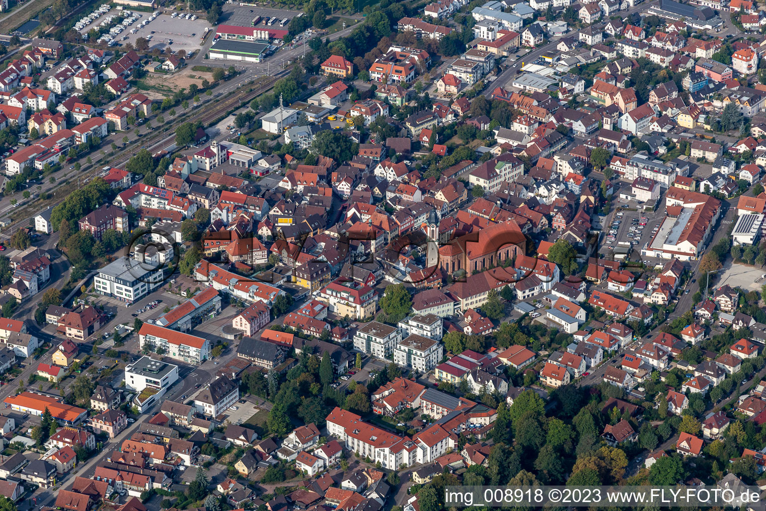 Vue aérienne de Vue sur la ville depuis le centre-ville à le quartier Gaisbach in Oberkirch dans le département Bade-Wurtemberg, Allemagne
