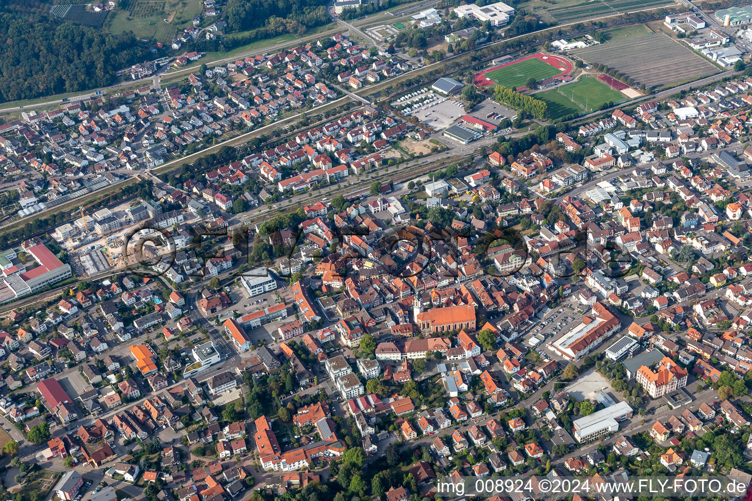 Vue aérienne de Église catholique Saint-Cyriak à Oberkirch dans le département Bade-Wurtemberg, Allemagne