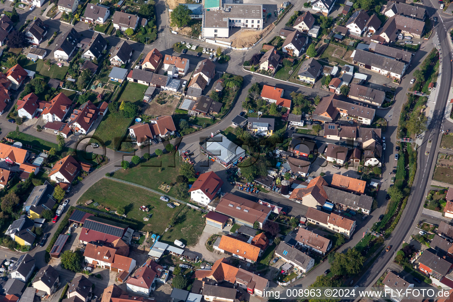 Vue aérienne de Machines agricoles à le quartier Ebersweier in Durbach dans le département Bade-Wurtemberg, Allemagne